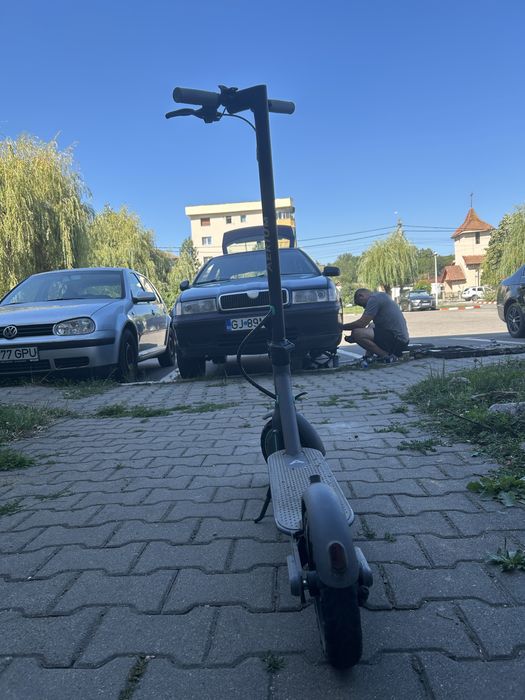 Vand trotineta, in stare impecabila, folosita doua luni,informatii la numarul de telefon 0747819636