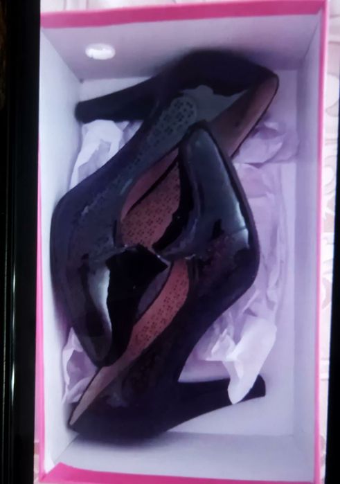 Продаю красивые туфли