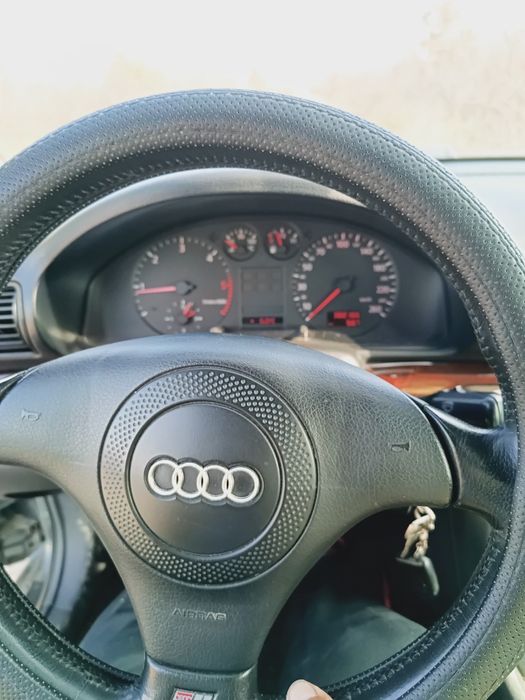 : Audi A4 1.9 TDI Quattro (1998 г.) – Обслужена, без ръжда, всичко платено!Текст на обявата:Продавам Audi A4 B5 Avant 1.9 TDI Quattro, 1998