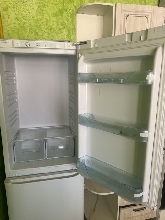 Продаю холодильник.