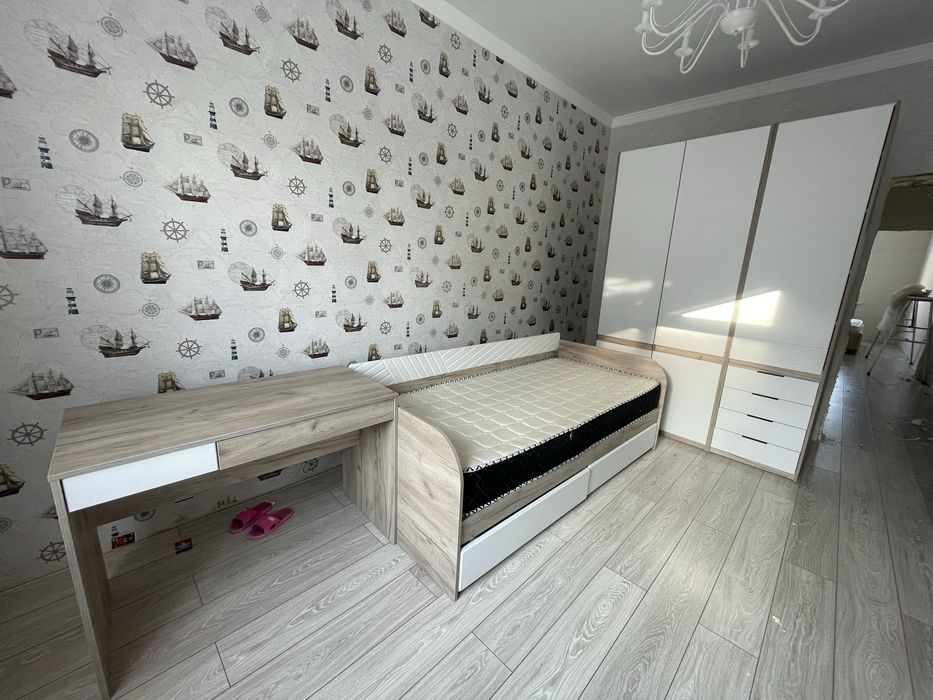 Гарнитура (шкаф, кровать, стол)