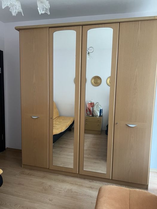 Четирикрилен гордероб