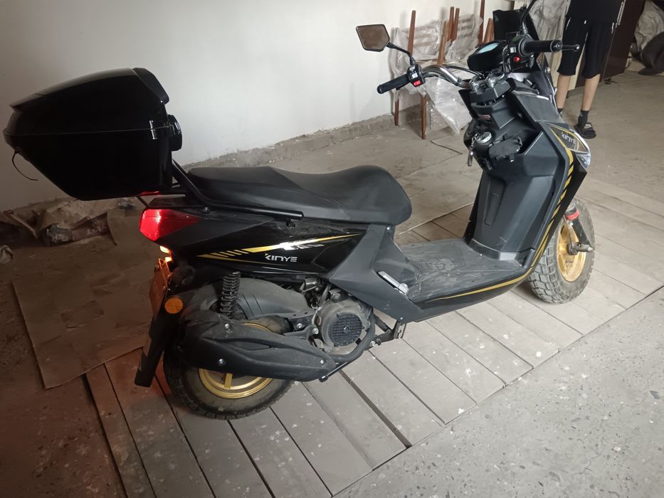 Скутер Bennali Samurai чёрный