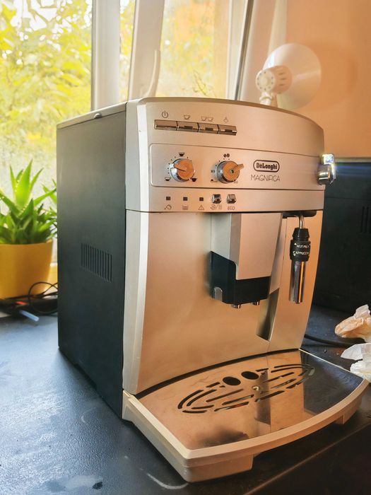 Aparat de cafea automat De’Longhi Magnifica