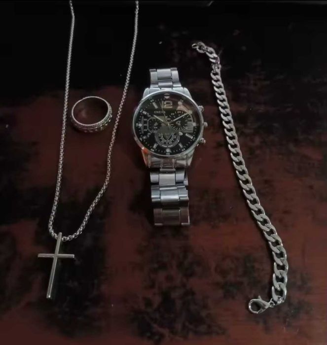 Луксозен комплект от 4 части - часовник, гривна, колие с кръст,пръстен