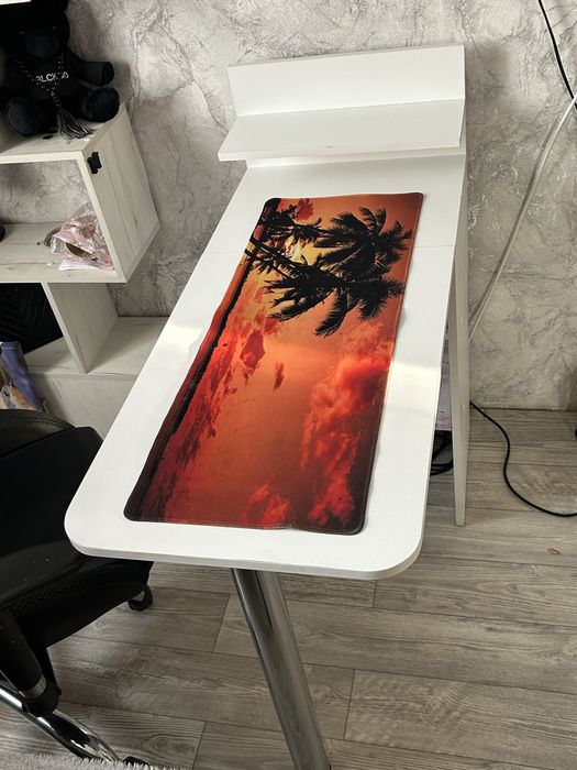 Продам маникюрный столик