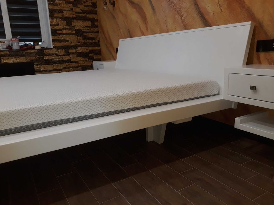 TRANSPORT GRATUIT.Pat matrimonial din lemn masiv cod 213