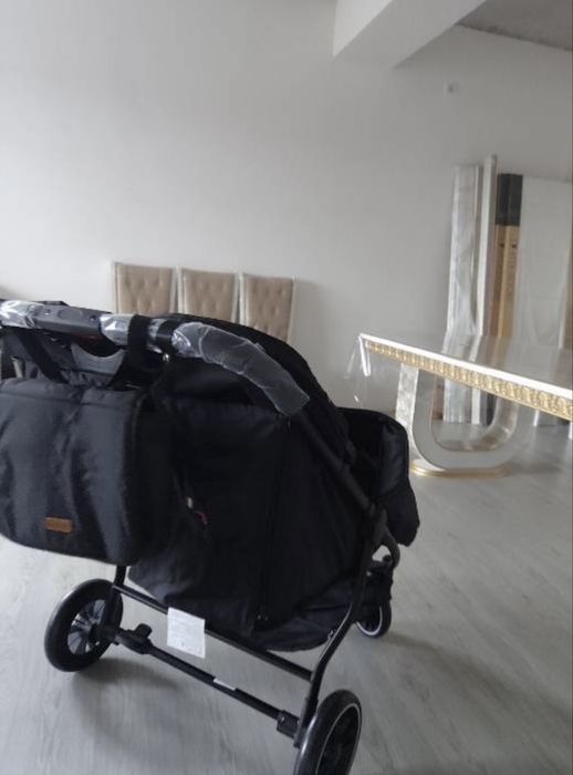 Продаеться коляска двоиня