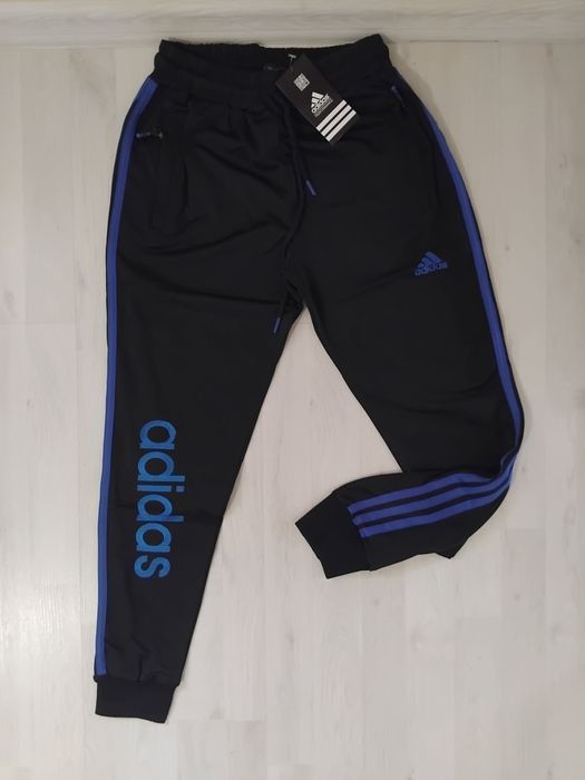 Vand pantaloni Nike si Adidas.
