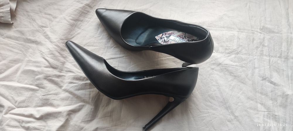 Продам пару туфель 38 размер