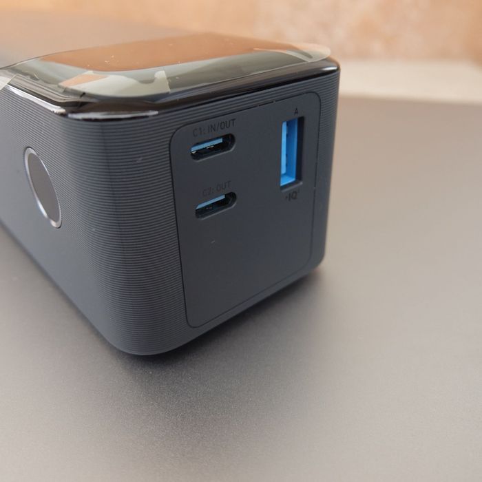 Продавам външна батерия Anker 737 24000 mAh 140W usb-c