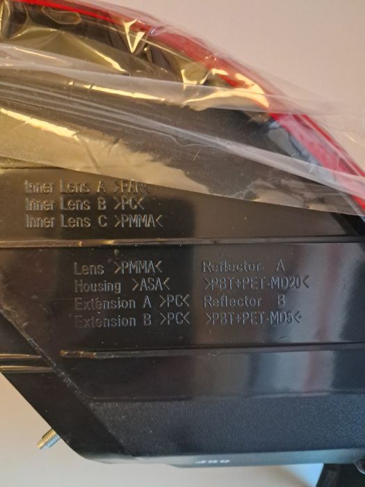 Заден ляв стоп Мазда3