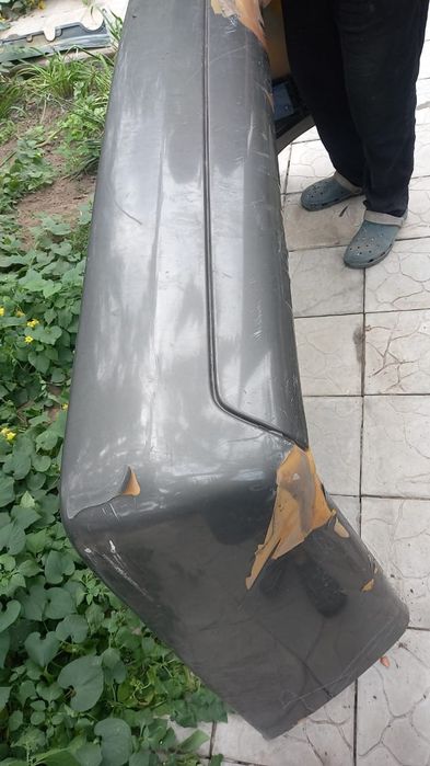 Продается бампер на Мерседес 140