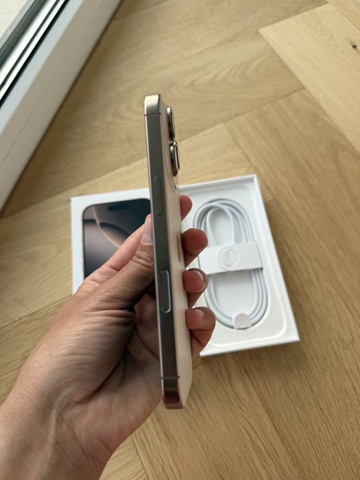 Iphone 16 Pro , 256 GB , Desert Titanium