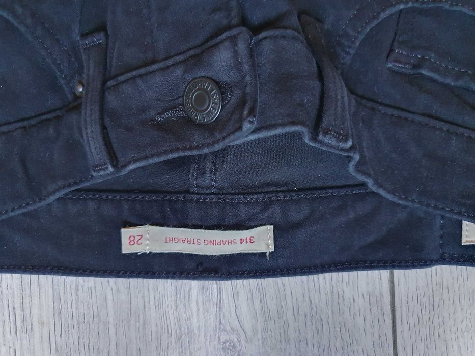 Blugi LEVI'S 314 Shaping Straight - Marime W28 L30 (Talie 76 cm)