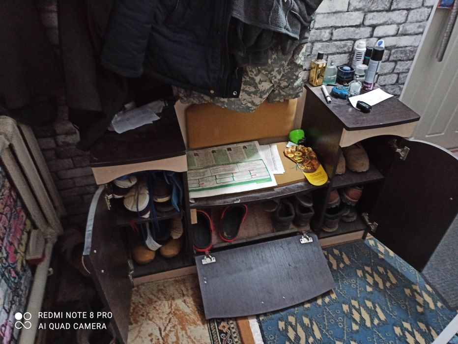 Продам тумбочку для обуви