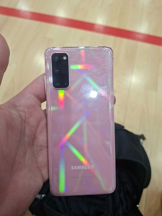 Samsung s20 работи...