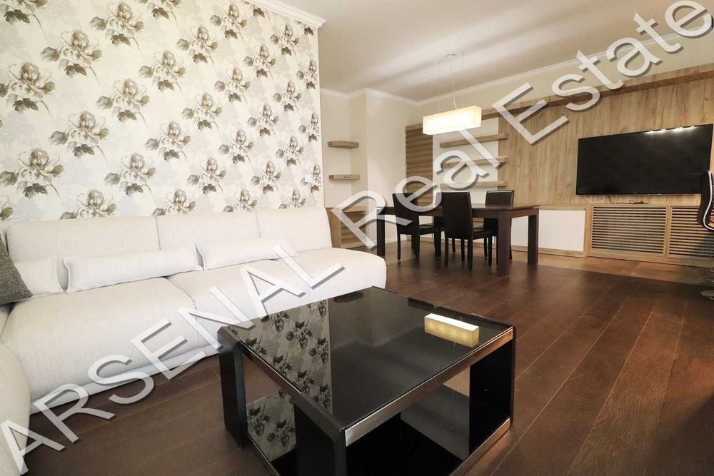 Тристаен апартамент под наем в ЕСТЕ, Изток