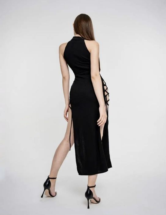 То самое платье с открытыми бёдрами