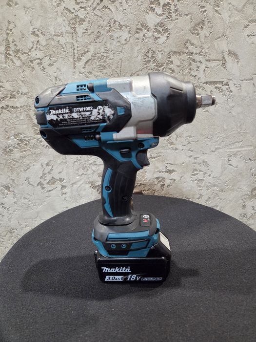 Акумулаторен гайковерт ударен MAKITA DTW1002