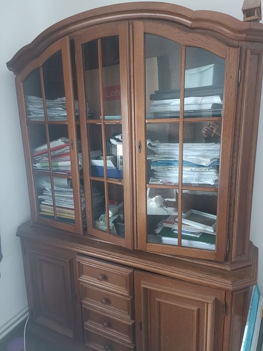 Dulap cu vitrina