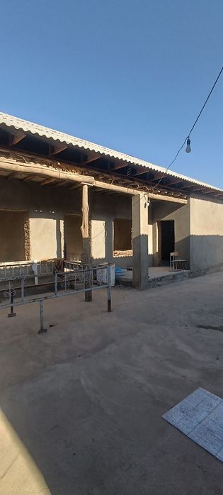 Uy sotiladi 5 xonaly