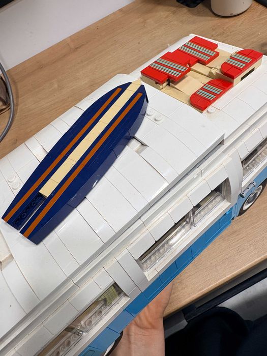 Mașinuță LEGO Volkswagen T2 Camper Van VW + surf board