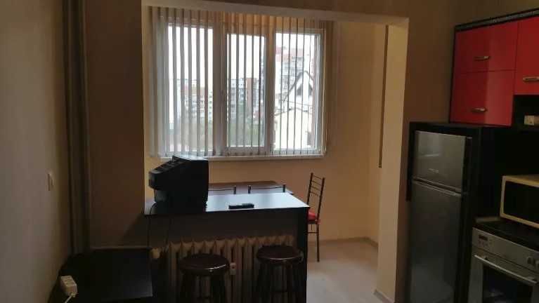 Тристаен имот в Хиподрума