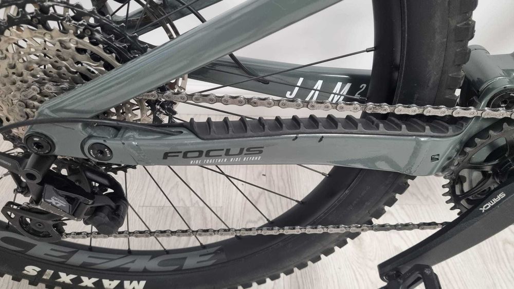 Bicicleta electrica full suspension FOCUS JAM 2 2023