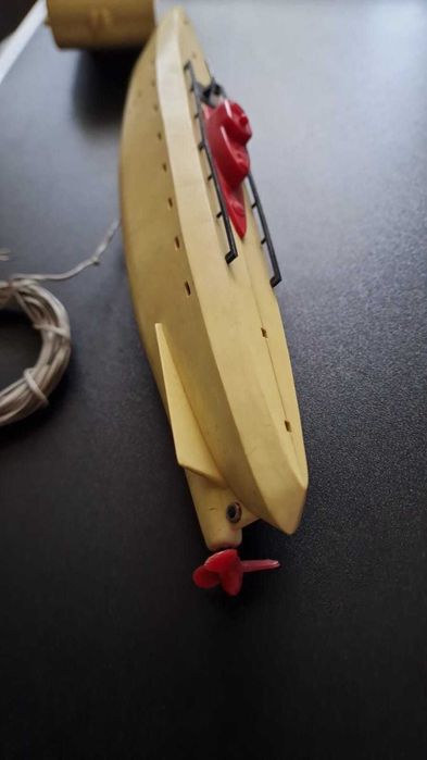 Submarin cu comanda prin fir . Rar , de colectie !!!
