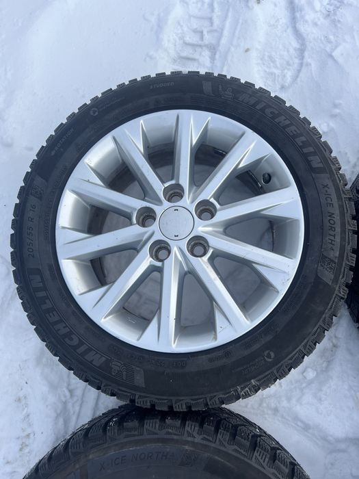 Продается шина вместе с дисками