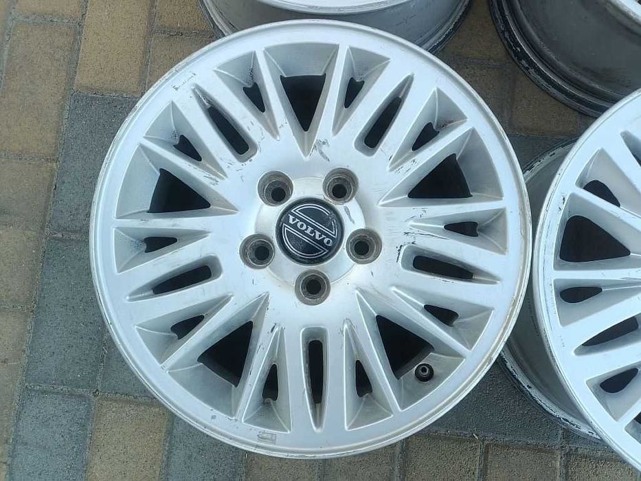 Продам оригинальные легкосплавные диски "Borbet" на Volvo Saurus .