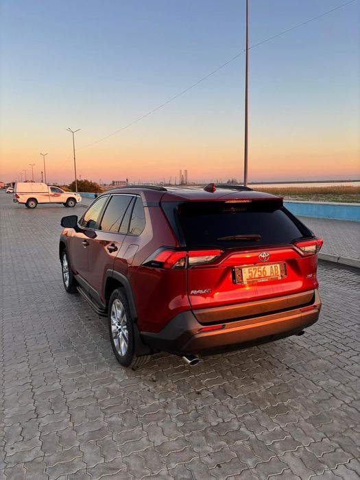 Рав 4 2019 в идеальном состоянии