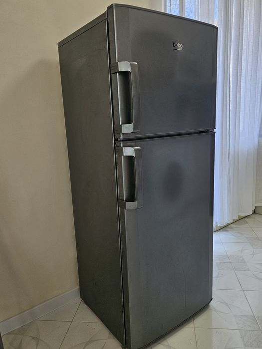 Хладилник BEKO h-150 см.
