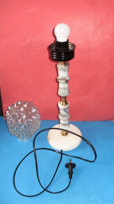 Нова настолна винтидж мраморна лампа с глобус и h=53см