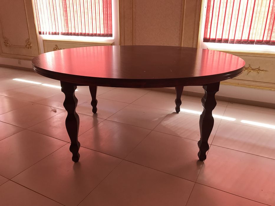 Столы круглые диаметром 180 см