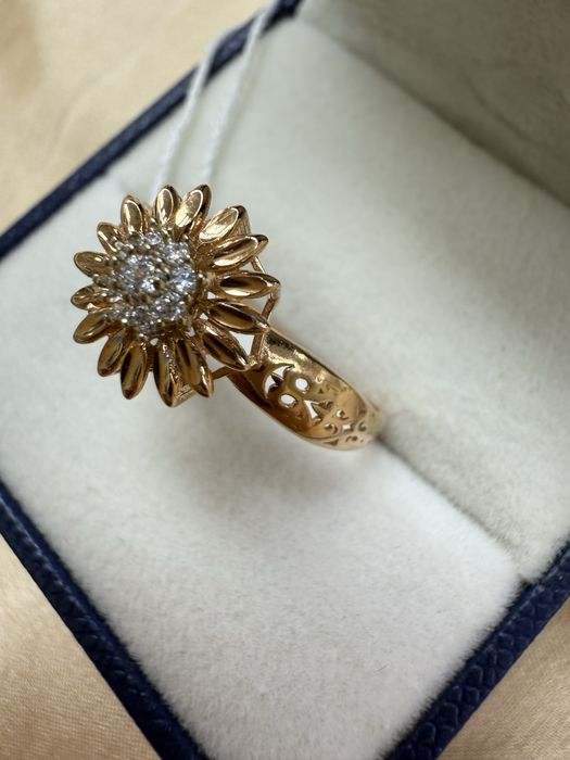 Золотое кольцо с фианитами