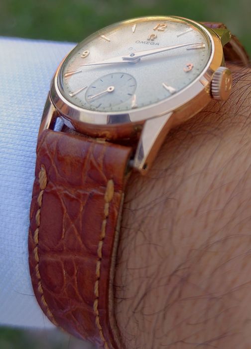 Omega  vintage din aur roz 18k este o bijuterie deosebită.