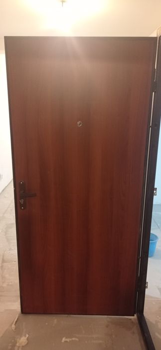 Продам входную дверь и межкомнатные