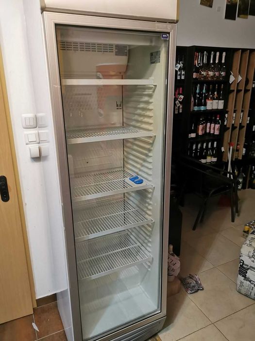 Хладилна витрина