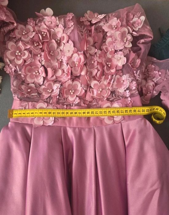 Vand rochie marimea 34 cu dantela si flori 3D, astept si oferte