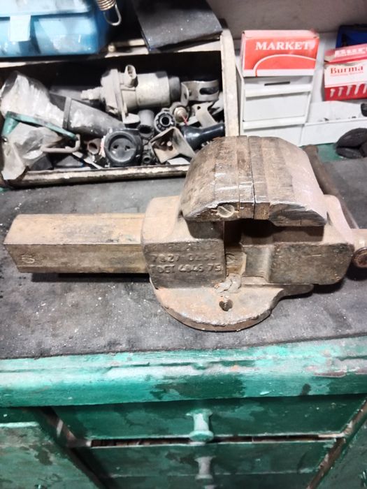 Продам тиски небольшой