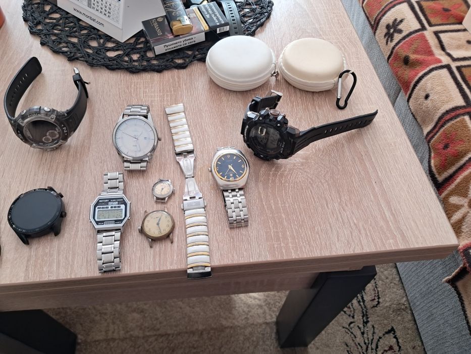 Продавам мъжки ръчен часовник Vacheron Constantin. Часовникът е със ст