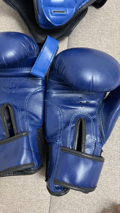 Шлем и перчатки в отличном состоянии