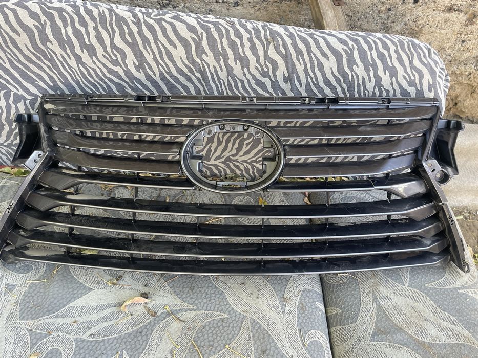 Продам решетку б/у от lexus rx200t