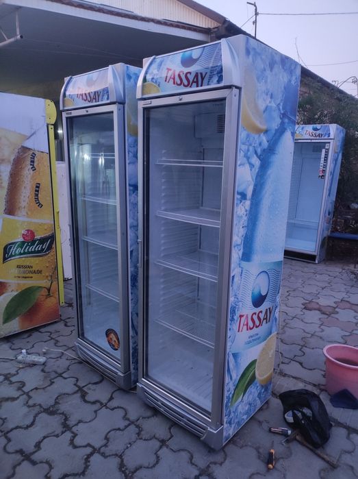 Холодильник стеклянный