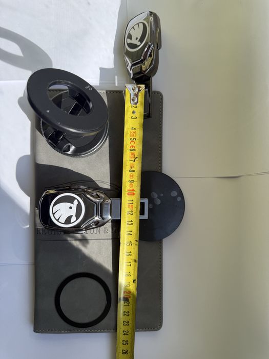 Portofel,suport magnetic si capete centuri auto