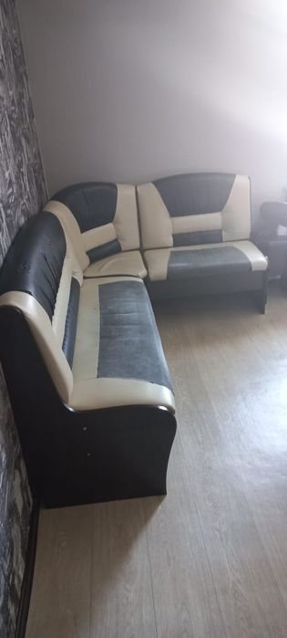 Уголок стол и 4 стула