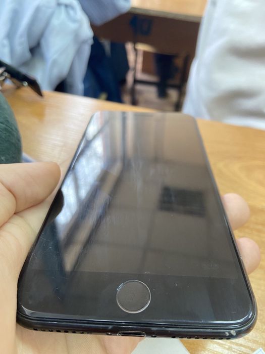 Продам Iphone 7+