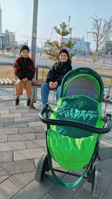 Продам коляску 300 000 тысяч